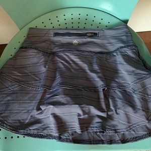 Athleta XS tennis skort in navy and white